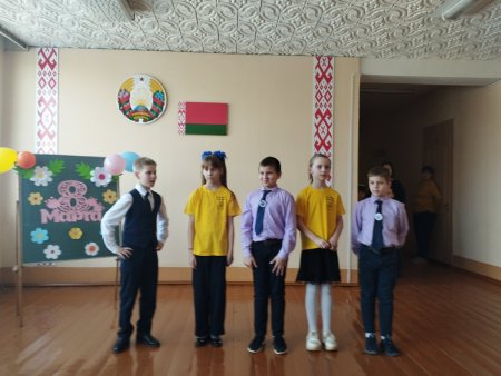 Празднование 8 марта в Дворчанской базовой школе